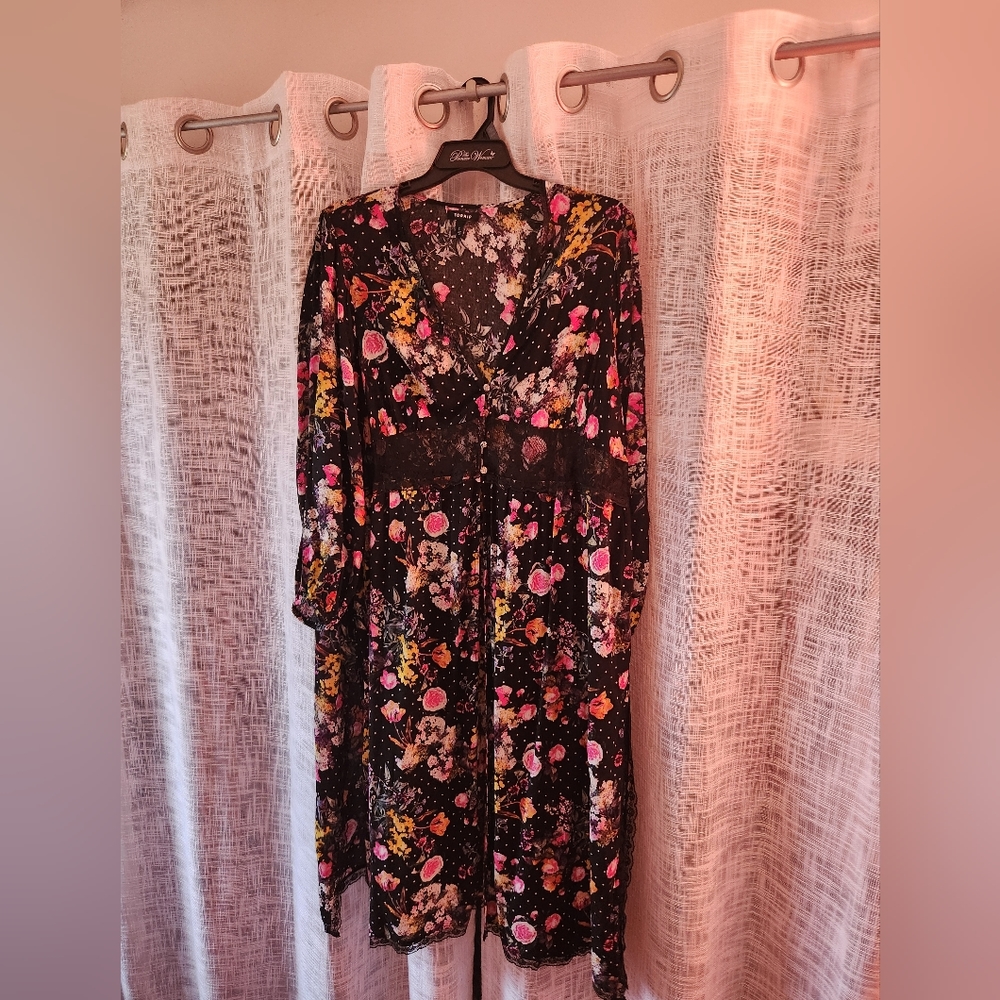 Torrid Floral Lace Trim Kimono Plus Size 2/2XL